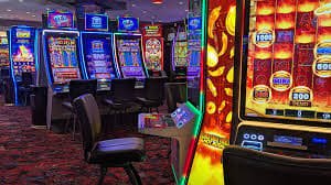 Sảnh game win55 hiển thị slot online và live casino trên điện thoại